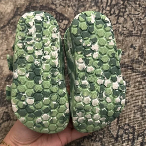 Cat & Jack Rubber Sandals - Picture 4 of 5